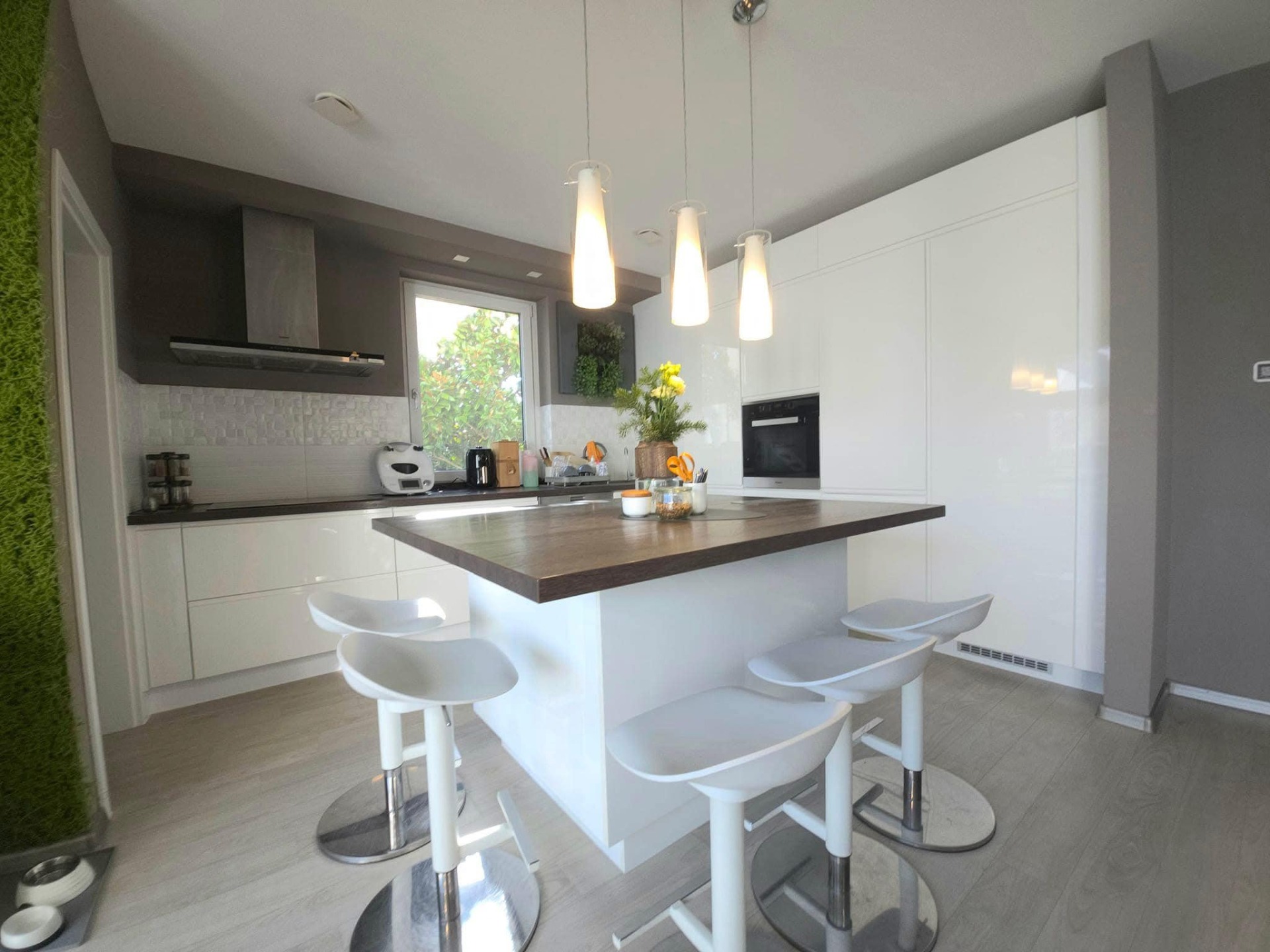 Luxus, exkluzív életkörnyezet Deszken a Marosmenti lakóparkban! Ide csak költözni kell!